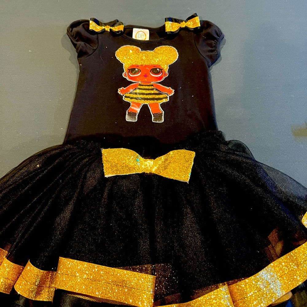 Lol 2 piece outfit. Grand daughter wore once.